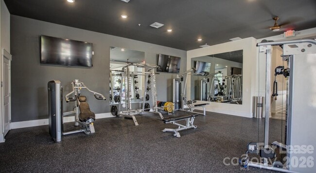 Building Photo - 16408 Holly Crest Ln