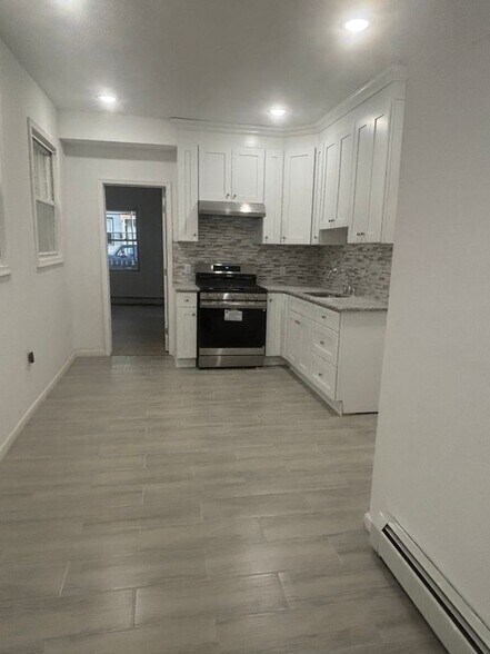 Building Photo - 155 16th Ave