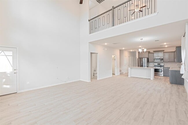 Building Photo - 204 Greenway Dr