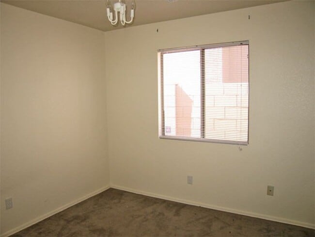 Building Photo - 3 Bedroom 2 bath single family home in CAM...