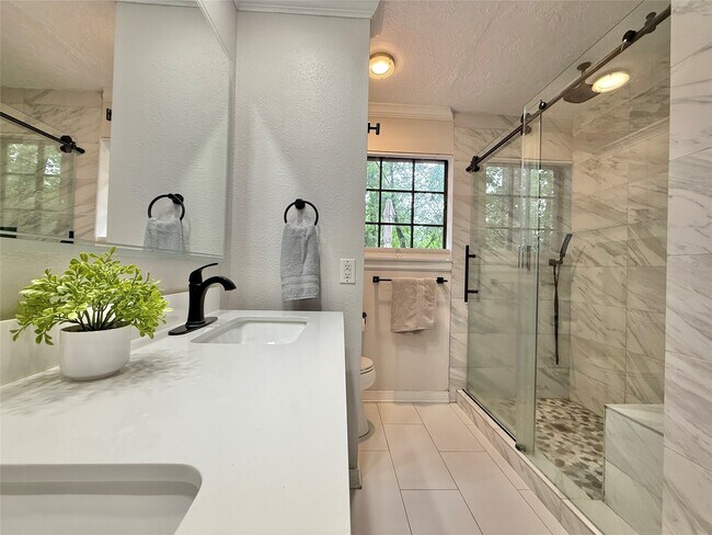 Building Photo - 42 Village Knoll Pl