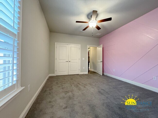 Building Photo - Exquisite 4 Bedroom Home in Navarre Near Beaches & Amenities!