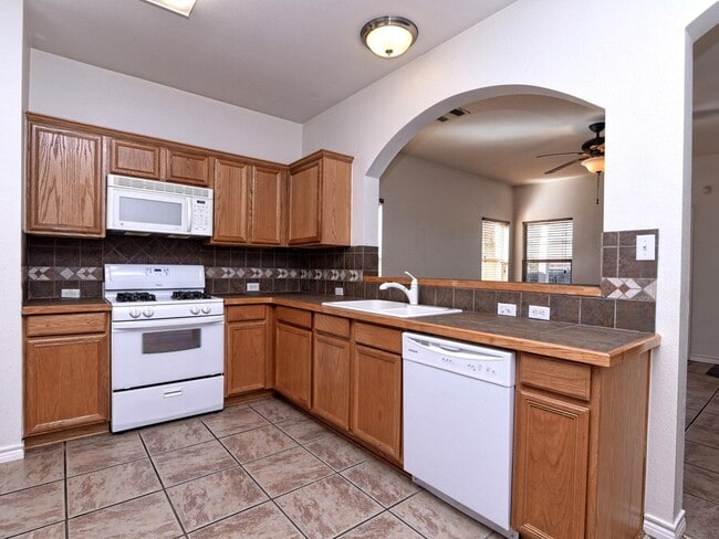 Building Photo - 105 Pecanwood N