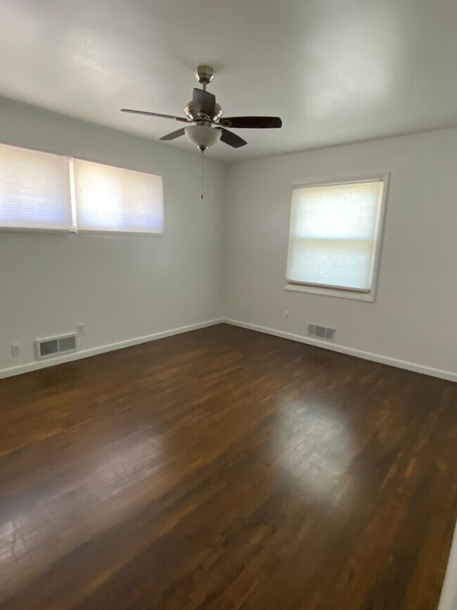 Bedroom - 1018 N Kevin Rd