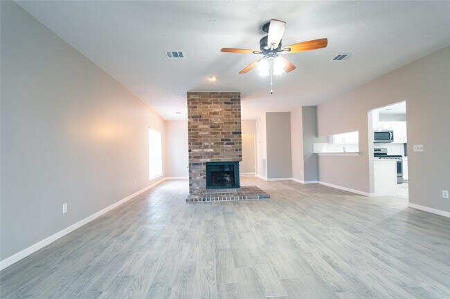 Building Photo - 8926 Sunny Point Dr