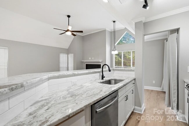 Building Photo - 2500 Cranbrook Ln