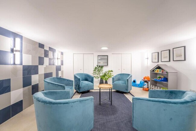 Building Photo - Resort-Style 1-Bedroom Apartment in Prime ...
