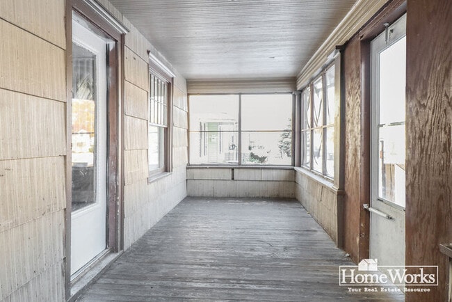 Building Photo - Charming 3-Bedroom Home with Updated Features and