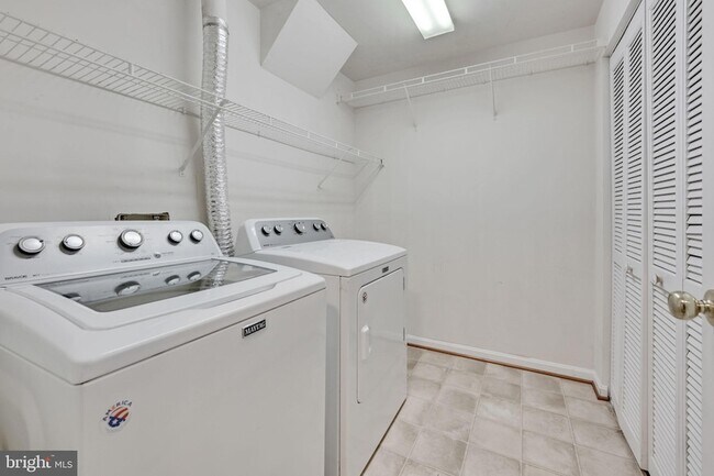 Building Photo - 4888 Ebb Tide Ct