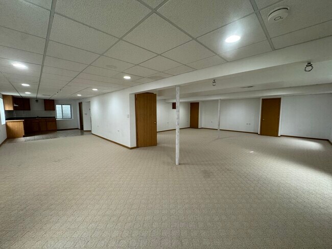 Building Photo - 1991 Westridge Pl