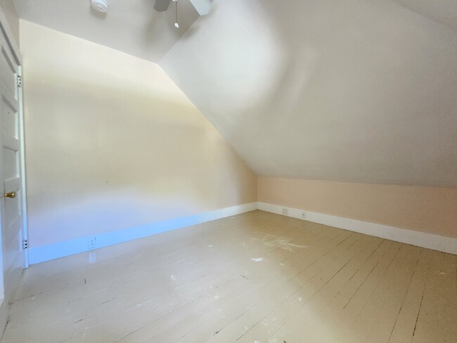 Building Photo - 387 College Ave