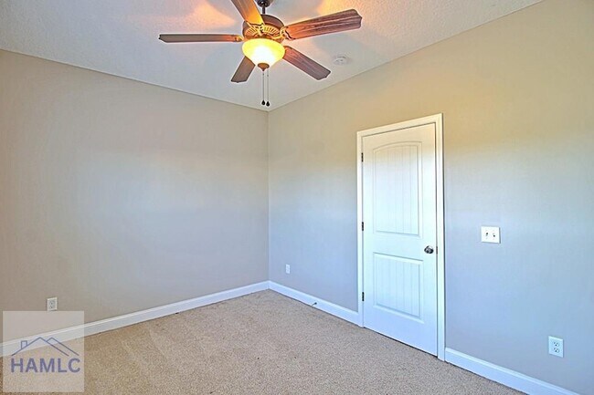 Building Photo - 582 Burke Dr