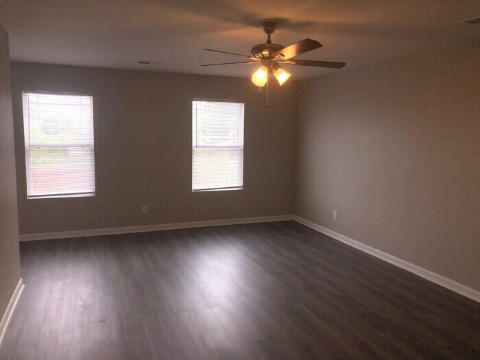 Building Photo - 28015 Chasebrook Dr