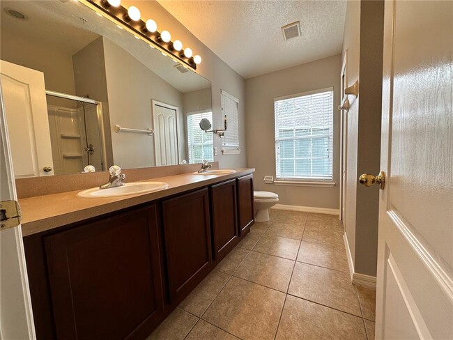 Building Photo - 10825 Spider Lily Dr