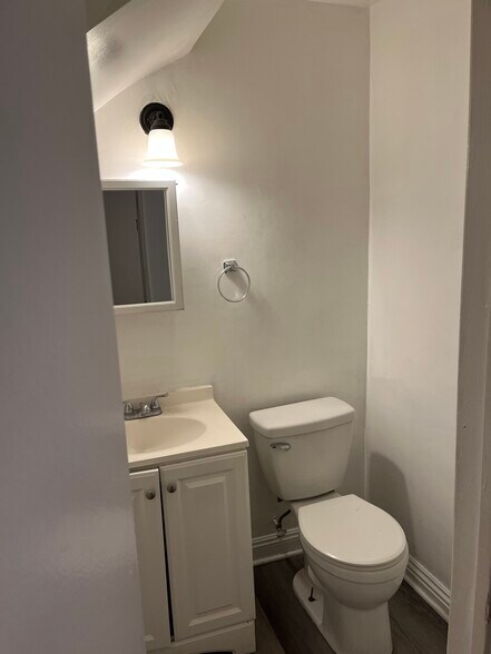 Building Photo - 928 S Ford Blvd