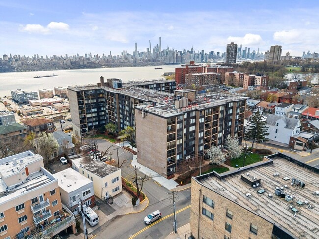 Building Photo - 9060 Palisade Ave