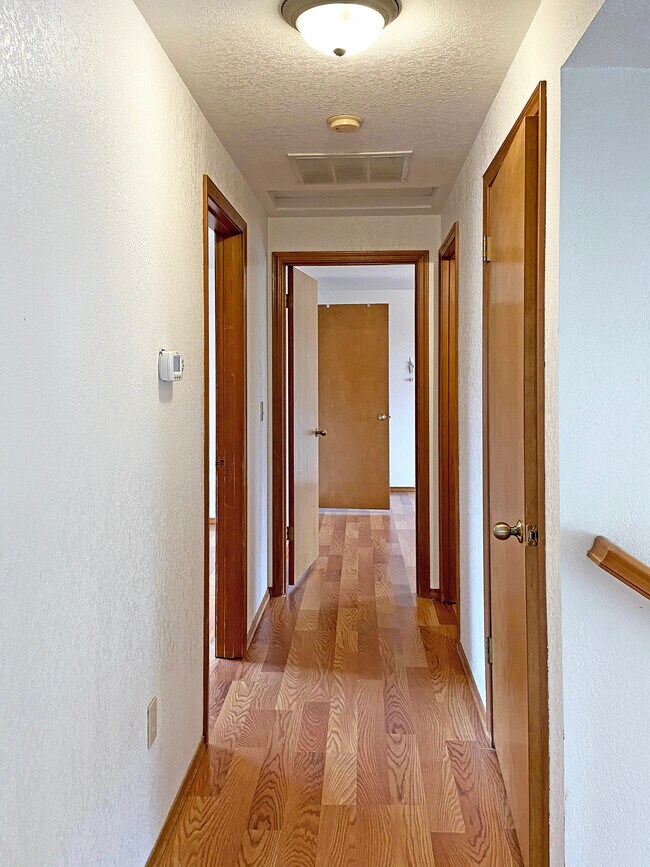 Building Photo - 835 S 76th St