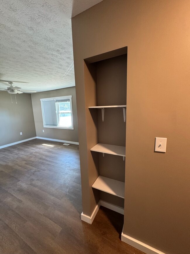 Building Photo - 345 Frayne Dr