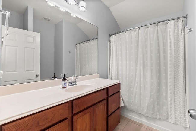 Building Photo - 16123 Duck Tail Ln