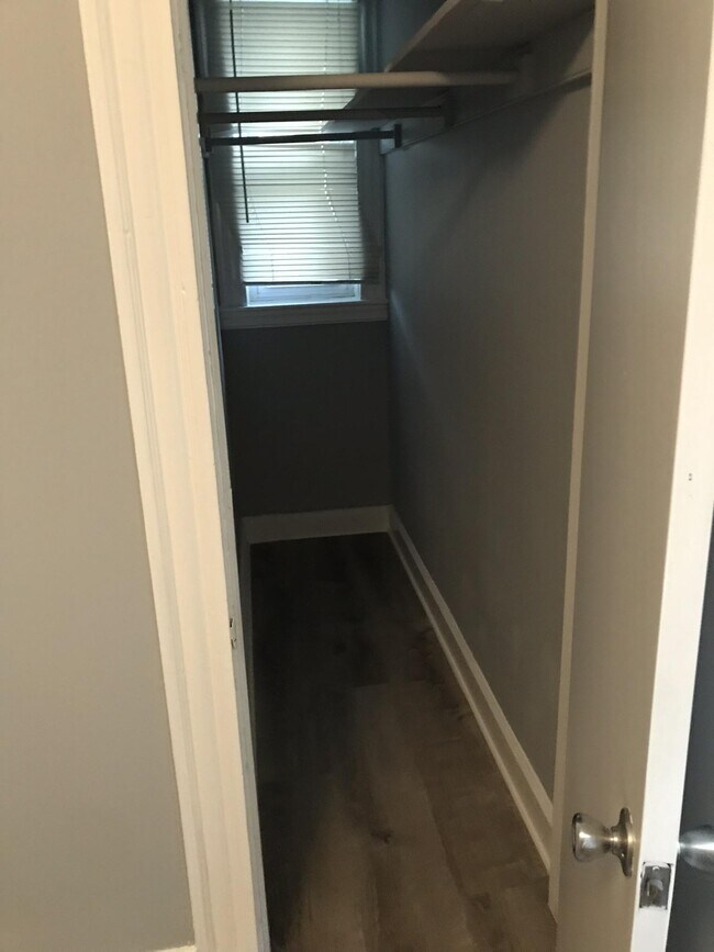 Building Photo - 146 Spencer St