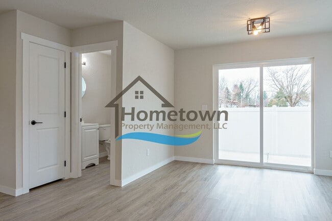 Building Photo - 3 Bedroom Home with 1.5 Bathrooms and an A...
