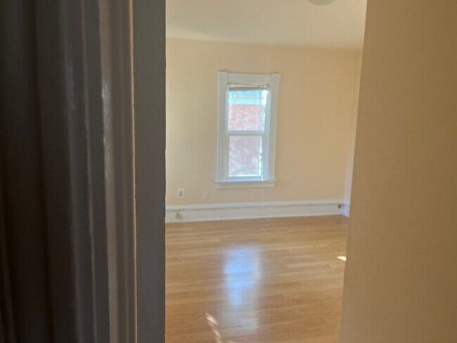 Bedroom - 800 Holter St
