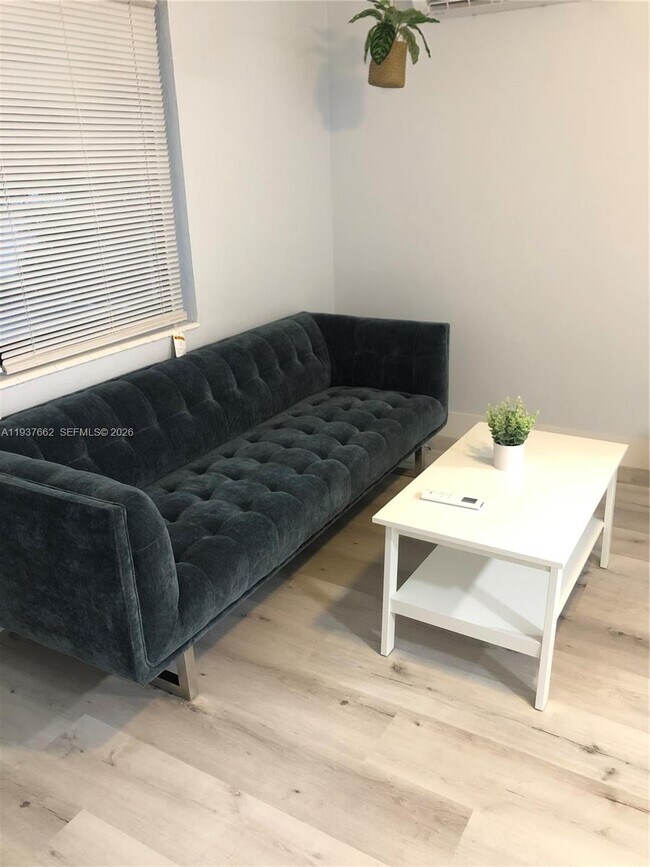 Building Photo - 1016 NE 17th Ave