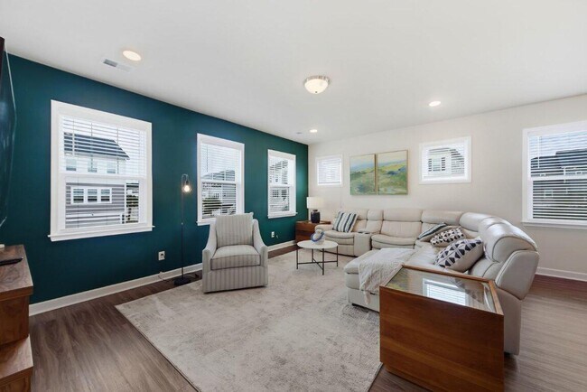 Building Photo - 301 Lanyard St