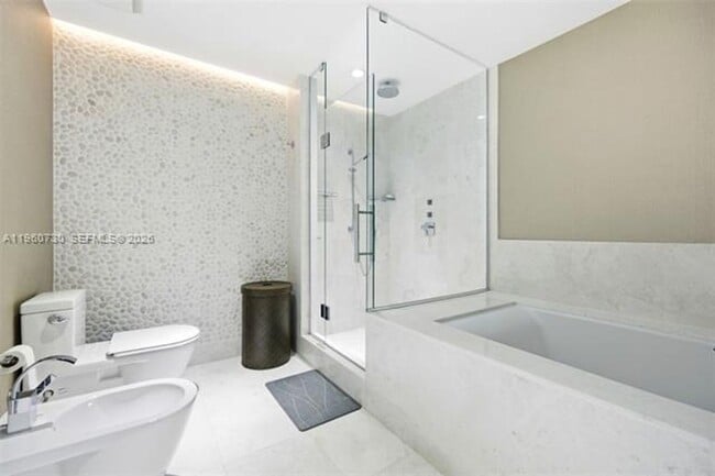 Building Photo - 17121 Collins Ave