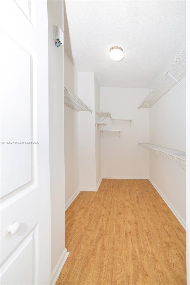 Building Photo - 17150 N Bay Rd