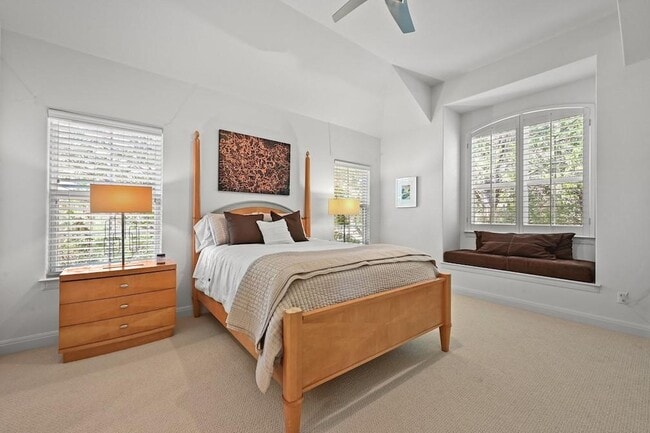 Building Photo - 405 Barrett Ln