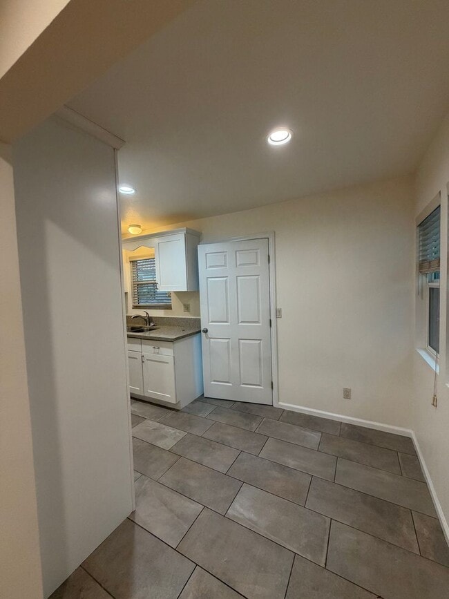 Building Photo - 1630Lynd