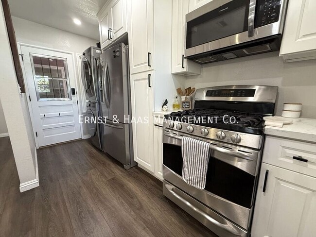 Building Photo - 1120 East E Street