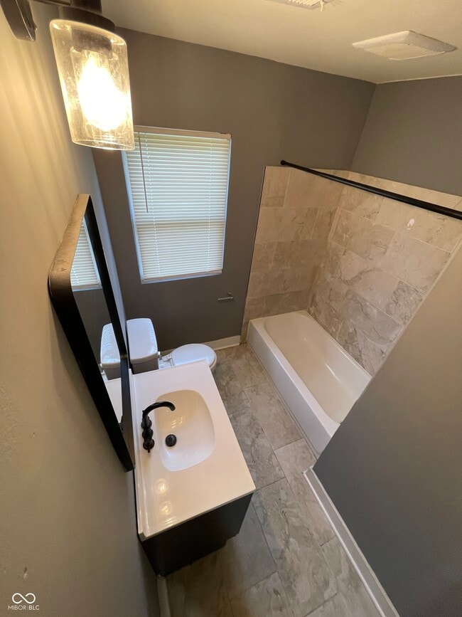 Building Photo - 2245 Admiral Dr