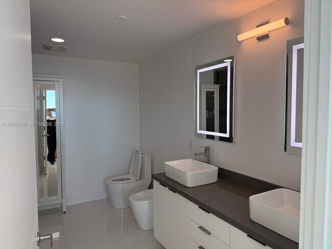 Building Photo - 888 Biscayne Blvd