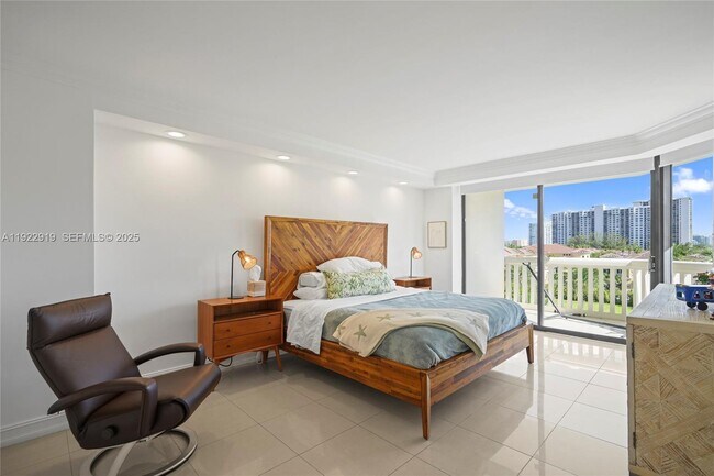 Building Photo - 1000 W Island Blvd