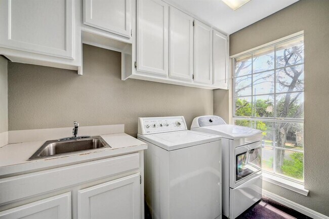 Building Photo - 8108 Asmara Dr
