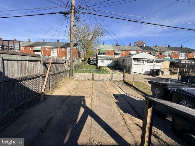 Building Photo - 2021 Kelmore Rd