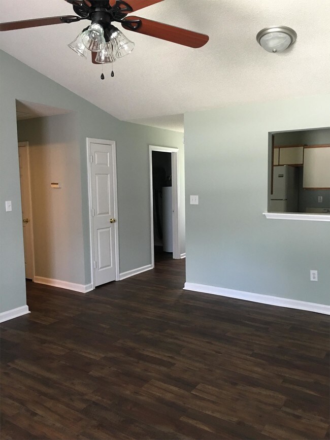 Building Photo - 135 Lavender Lakes Dr