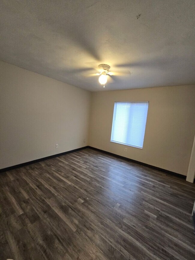Building Photo - 5201 S Brooks Dr