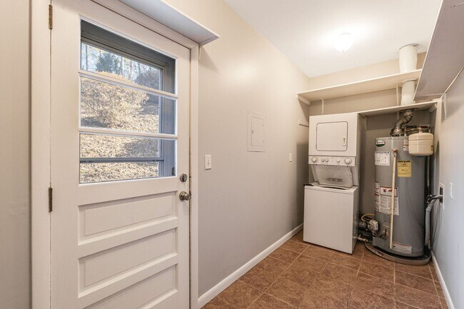 Building Photo - Updated 2-Bedroom Home in Gorgeous Woodland Hills (Landscaping Included)