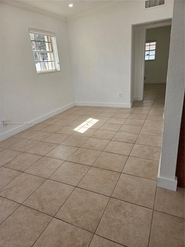 Building Photo - 340 SW 78th Ave