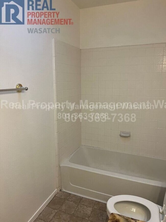 Building Photo - 835 S 835 E