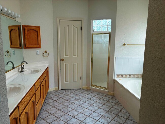 Building Photo - Large home Beauty in Santa Teresa