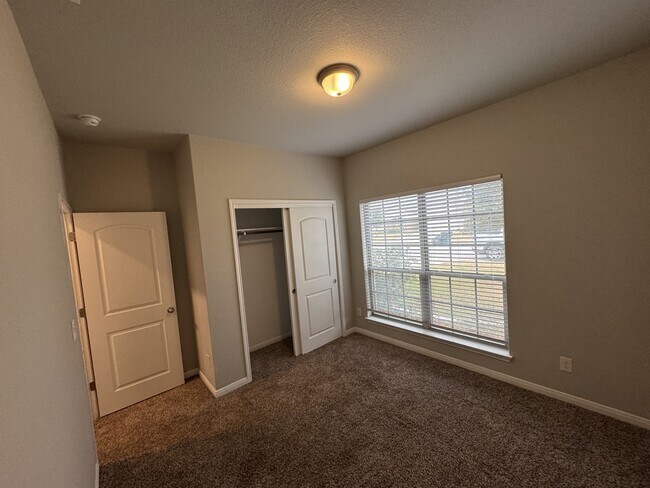 Building Photo - 612 Parkfield Ln