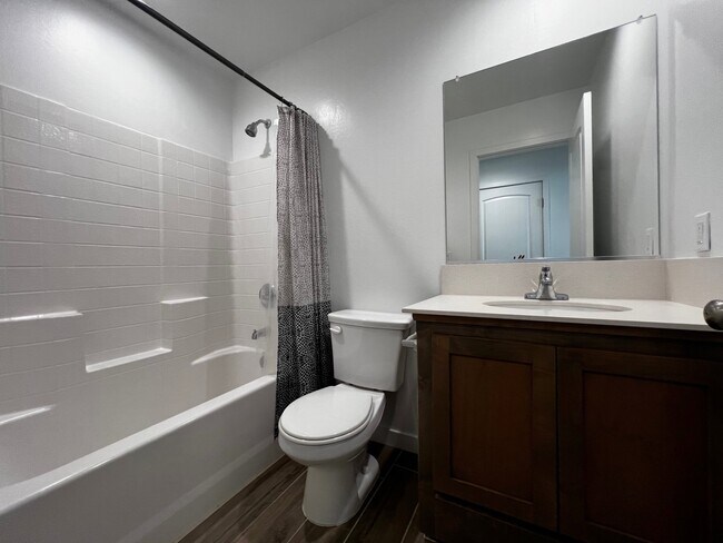 Building Photo - 812 Beaconsfield Ct