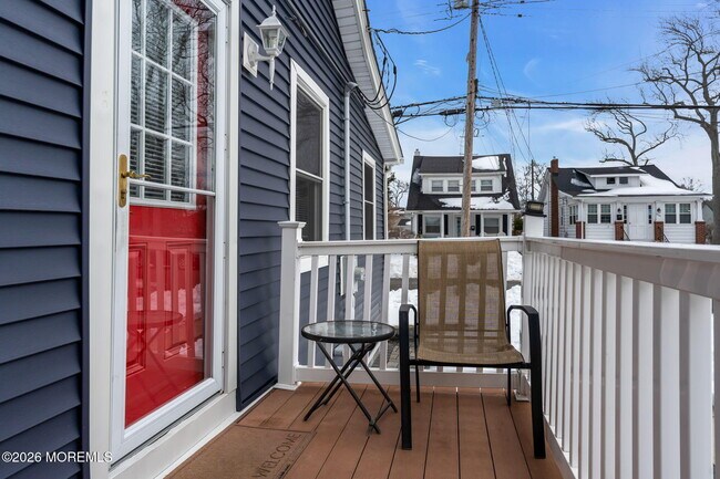 Building Photo - 1208 Pine Tree Way