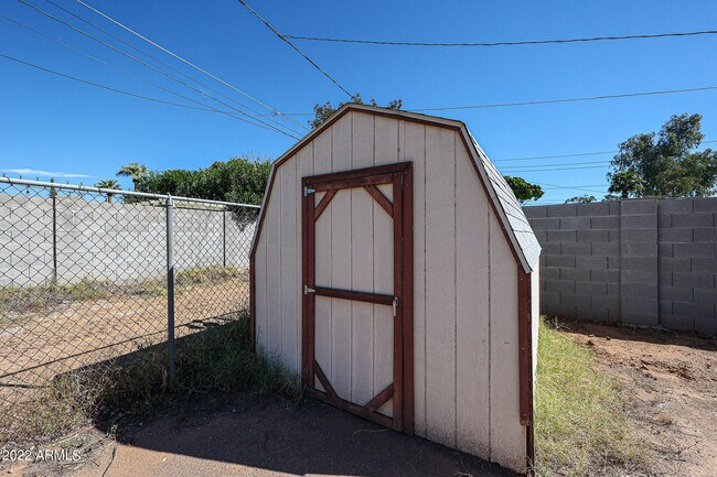 Building Photo - 1034 E Elm St