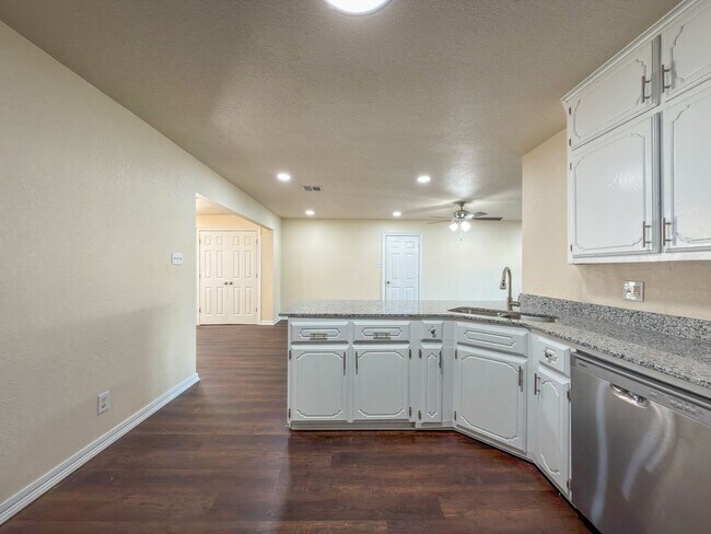 Building Photo - Fully Remodeled 3 Bed, 2 Bath Home in Fort...