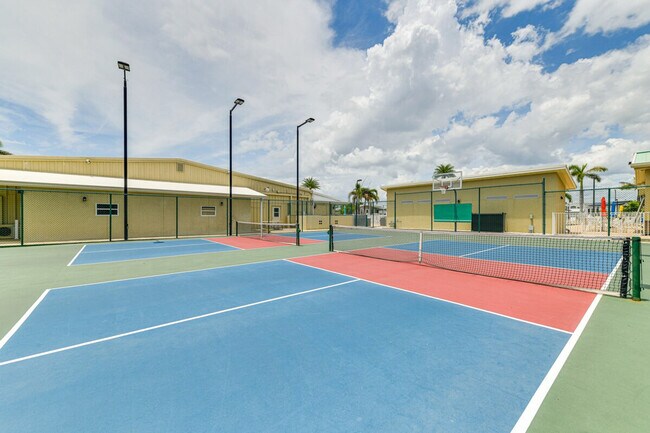 Building Photo - 670 N Green Cir